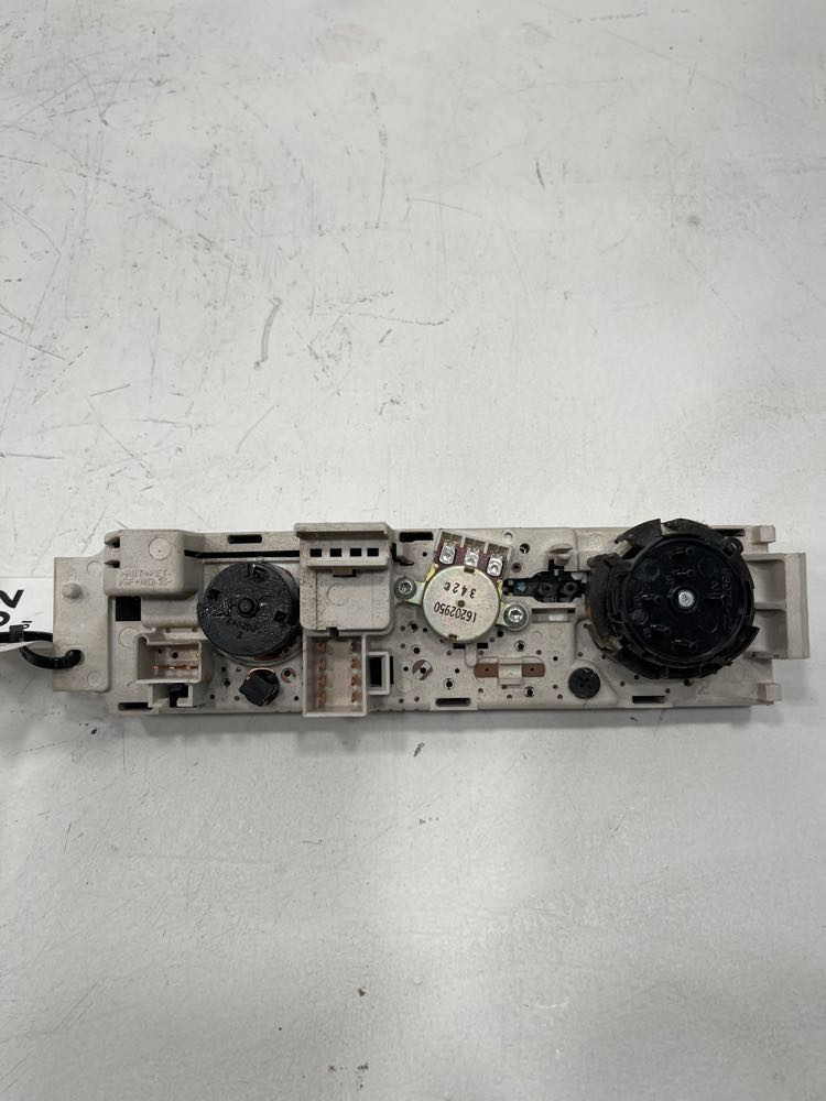 2004 GMC C6500 Climate Control (718-10792)