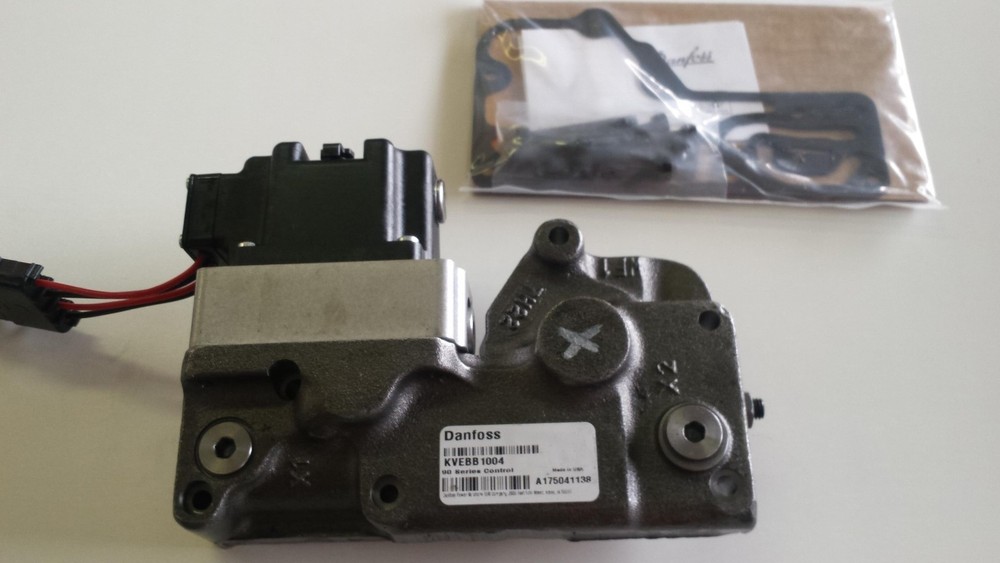 KVEBB1004 Danfoss Series 90 electronic displacement controller 8510118