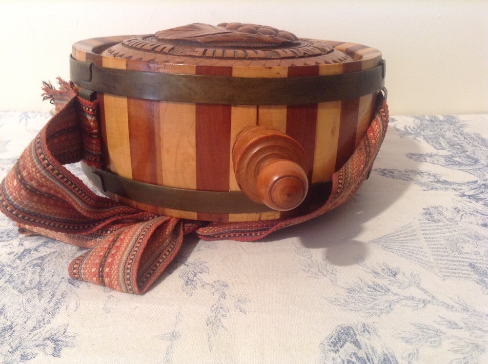 Decorative Carved Wooden Drinks Flask / Decanter (3993)