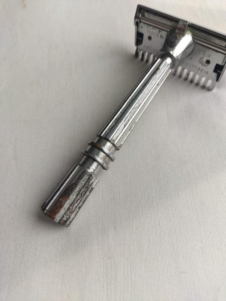 Gem Micromatic Open Comb Type Silver Tone SE Safety Razor