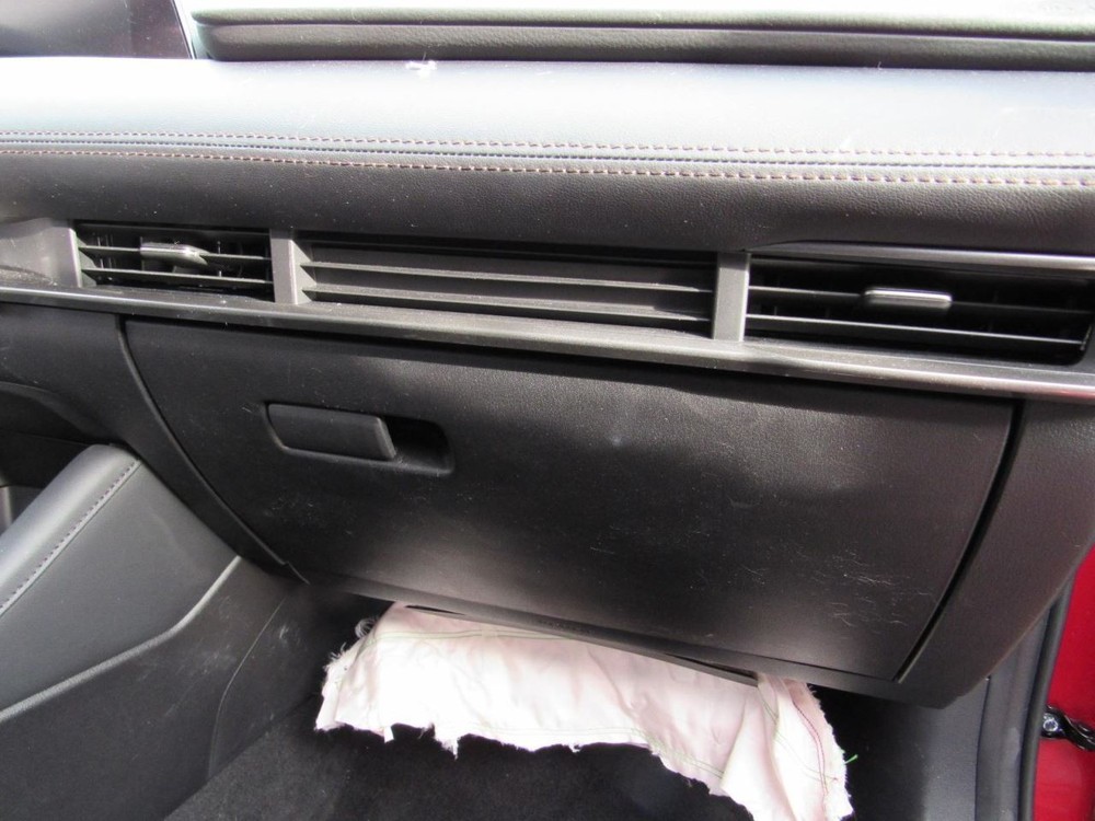 3         2022 Glove Box 1026889