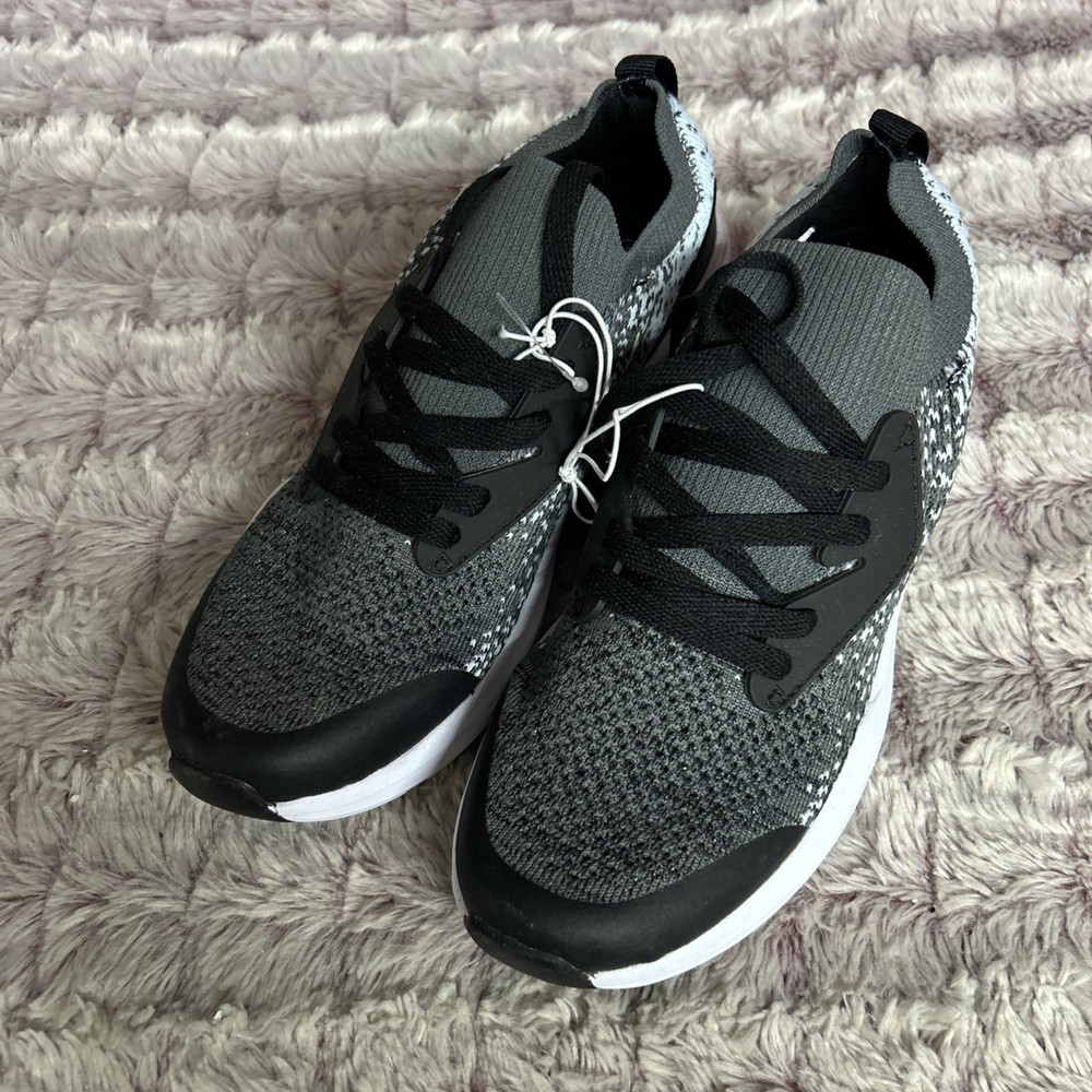 New Cat & Jack Boy Sneaker Size 5