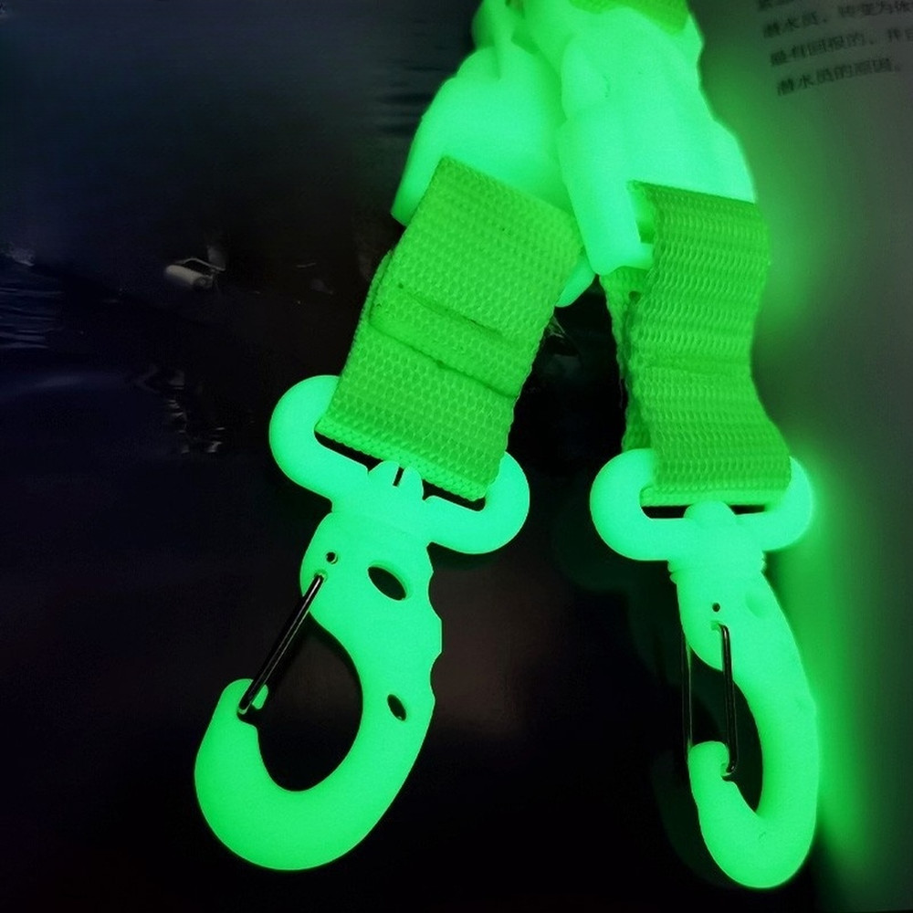 Quick Release Fin Hooks for Divers with Glow in Dark Function and PA6 Build