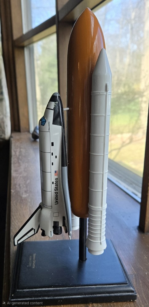 Exec Series NASA Space Shuttle (Discovery) Orbiter Full Stack 1/200 Scale