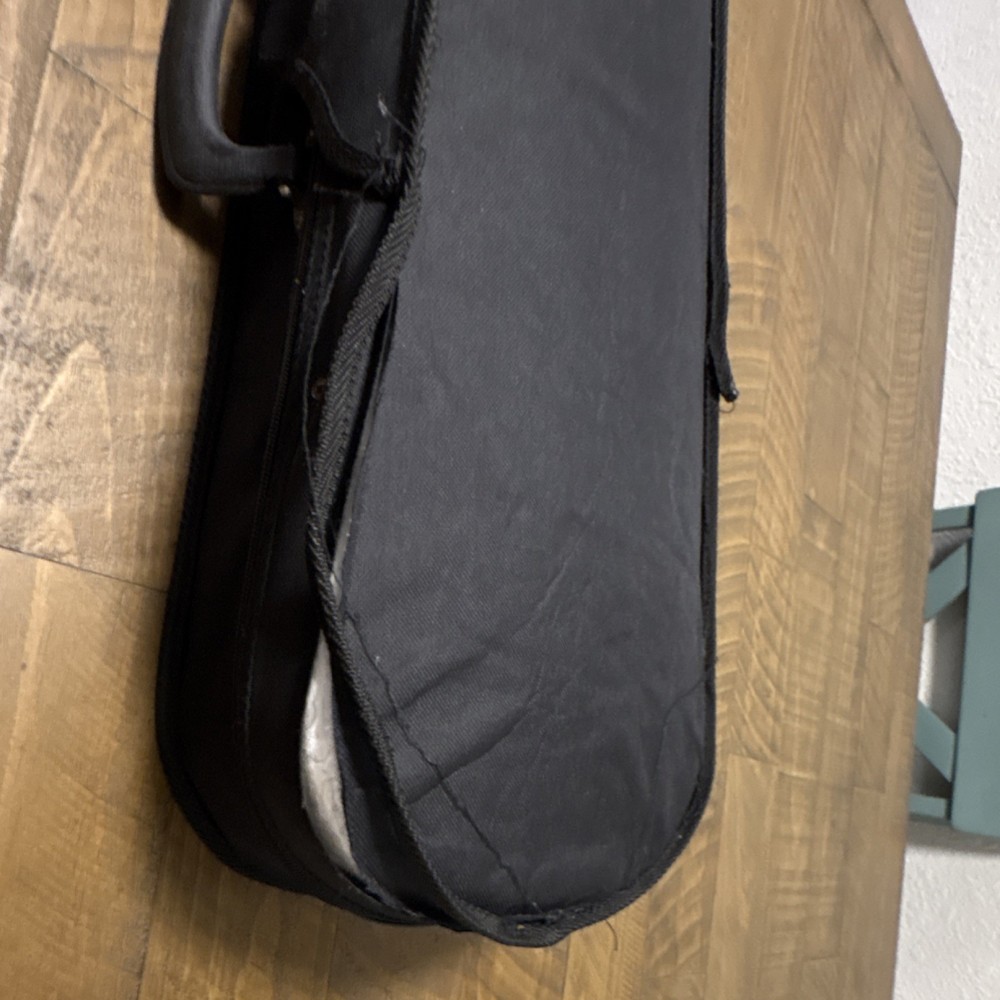 Functional Unmarked Full Size Violin W/ Chin rest