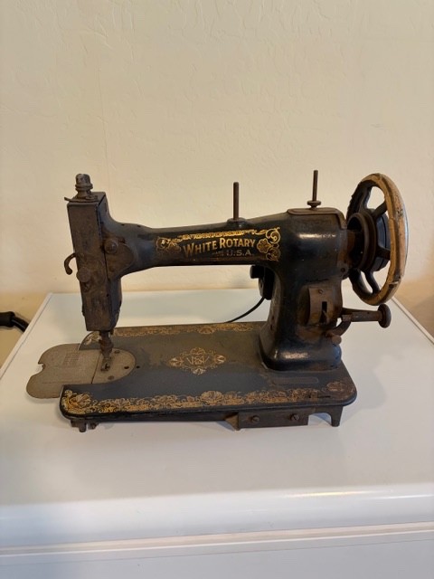 White Rotary vintage sewing machine