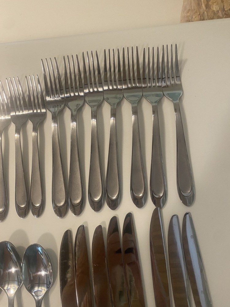 Oneida Sand Dune Silver 47 Piece Stainless Flatware Set