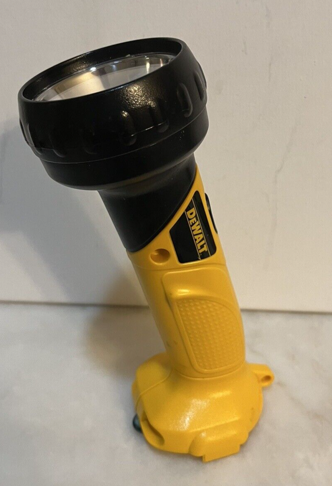 DEWALT DW902 - 9.6 Volt Cordless Flashlight Work Light Tool Only
