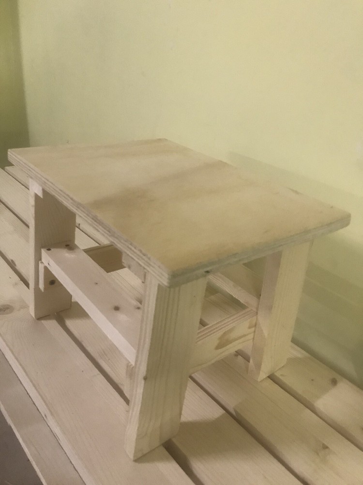 Sgabello in legno Artigianale