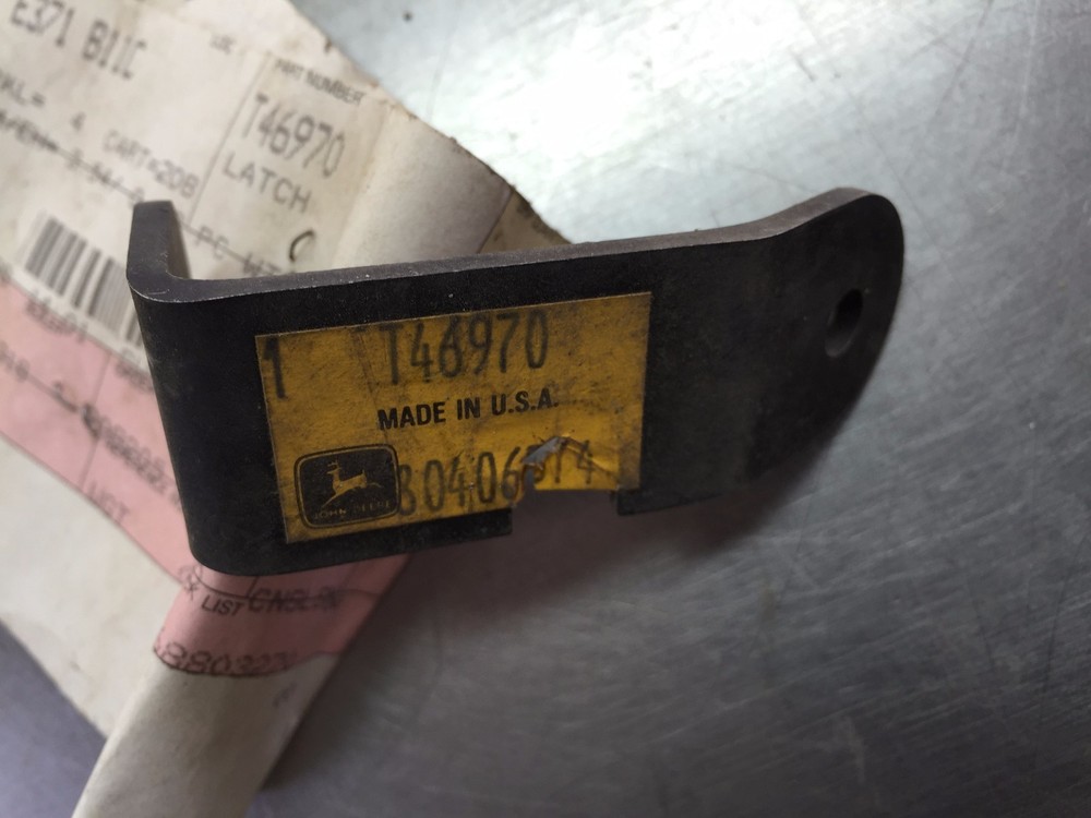 T46970 John Deere LATCH Hitachi