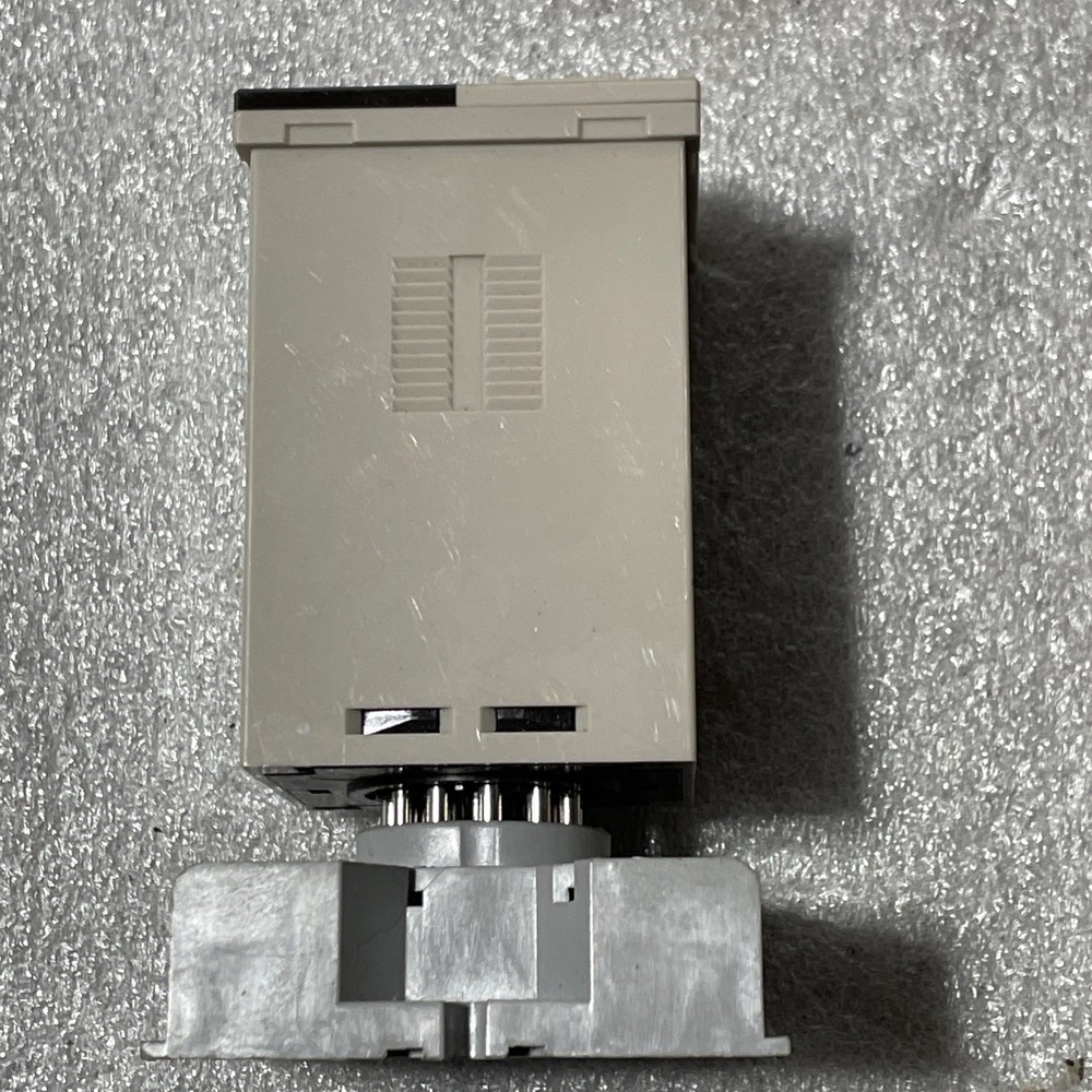 Omron H3CA-A Timer With Socket Preowned Test Good