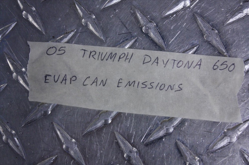 05 TRIUMPH DAYTONA 650 EVAP CAN EMISSIONS 65