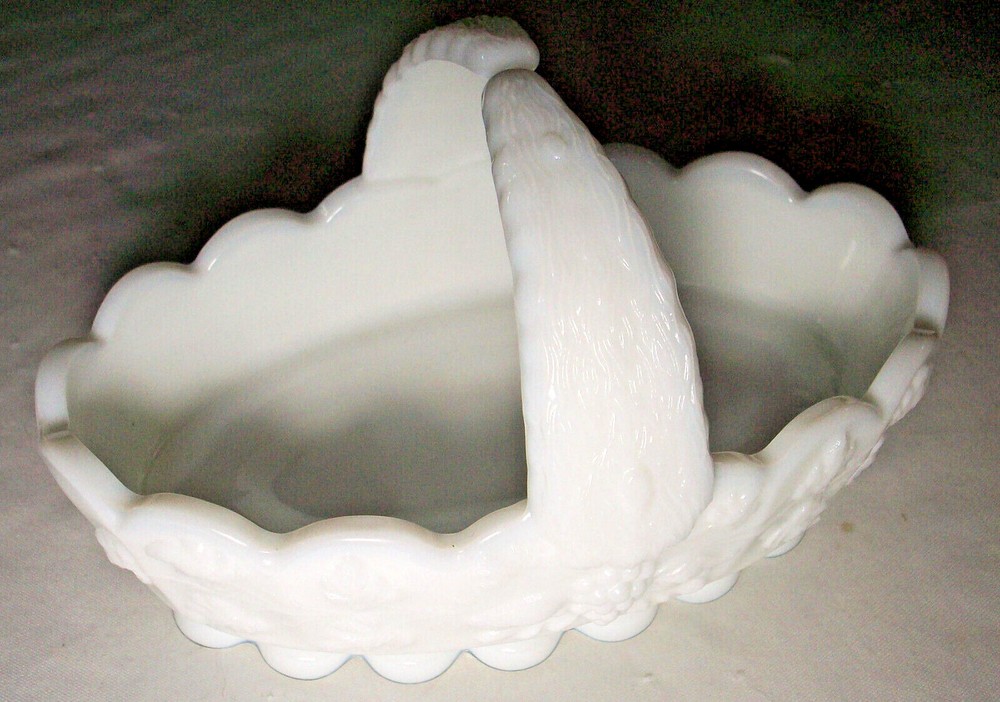 Westmoreland PANELED GRAPE: Split-Handled Oval Basket: Logo: EXC: NR