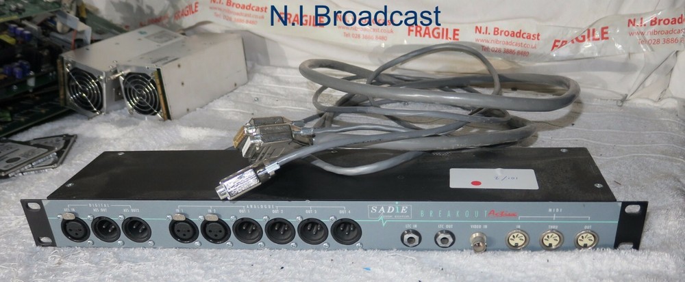 Sadie active  breakout rack unit with cable (x-act)