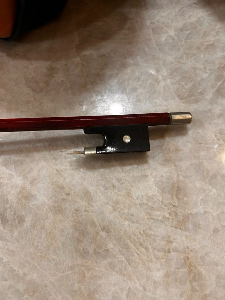 violin bow with mark