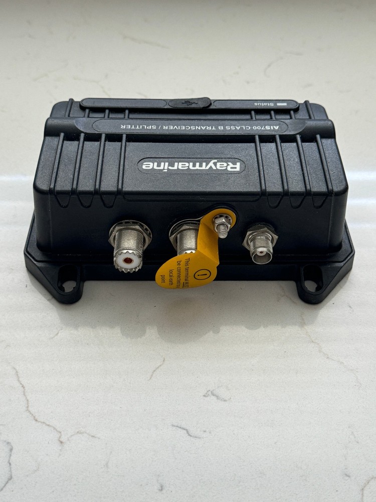 Raymarine AIS700 Class B Transceiver with Splitter #E70476