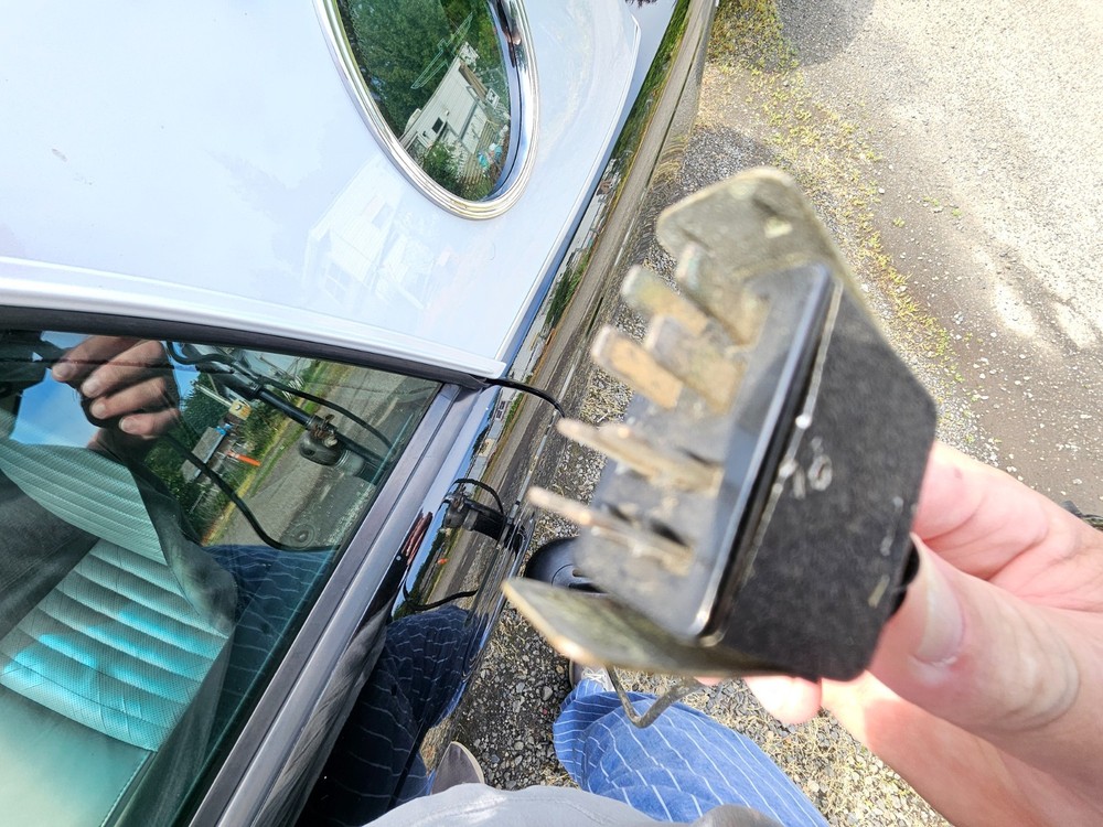 RCA MI-6206-E Microphone w/ Atlas Stand