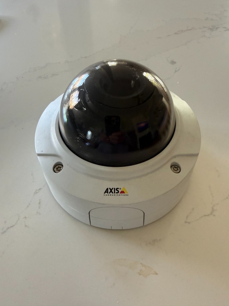 AXIS P3235–LVE Network Camera