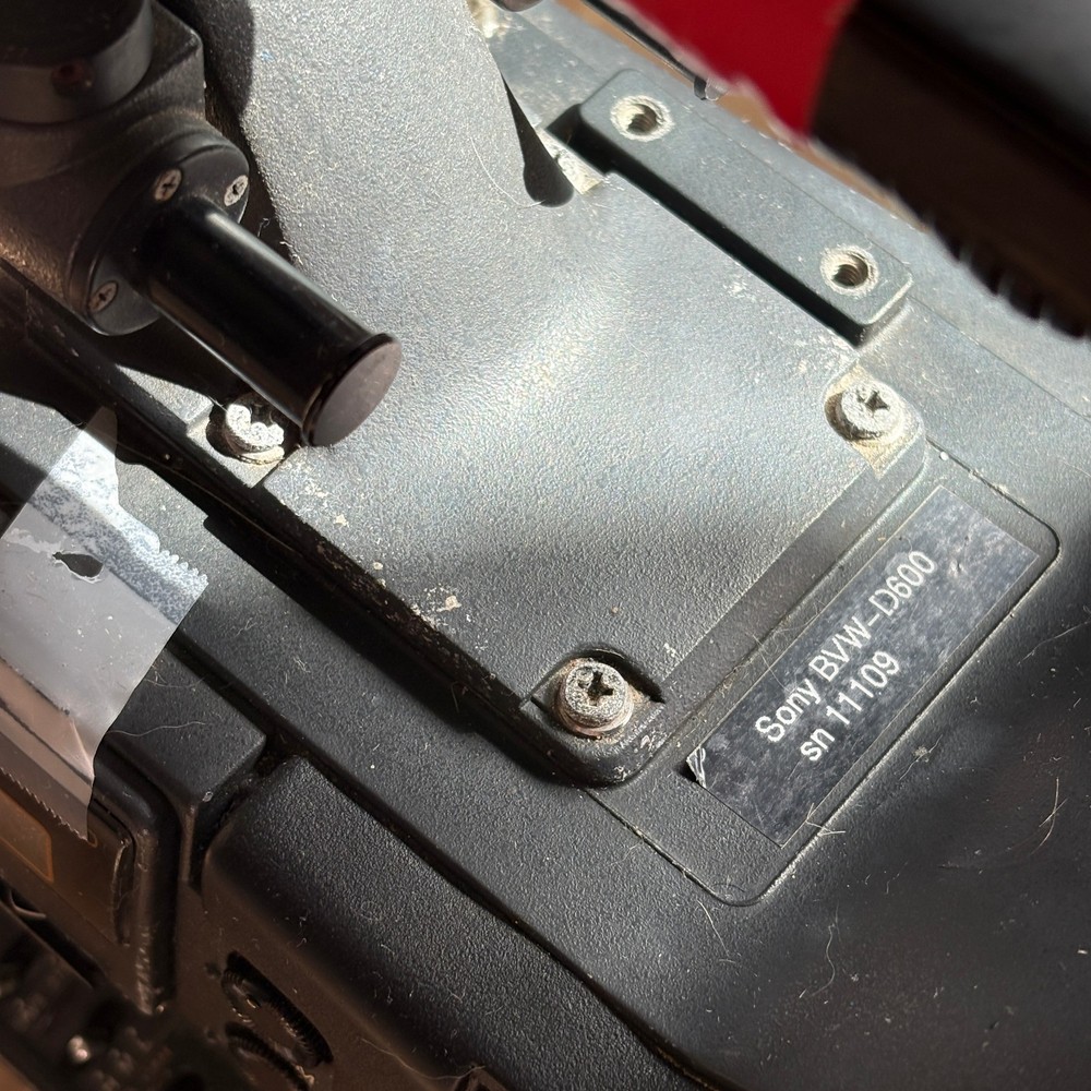Sony Betacam BVW-D600 - Powers On