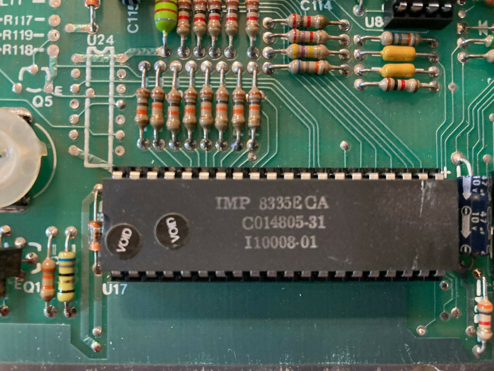 Top and bottom case Atari 600XL Removed from computer