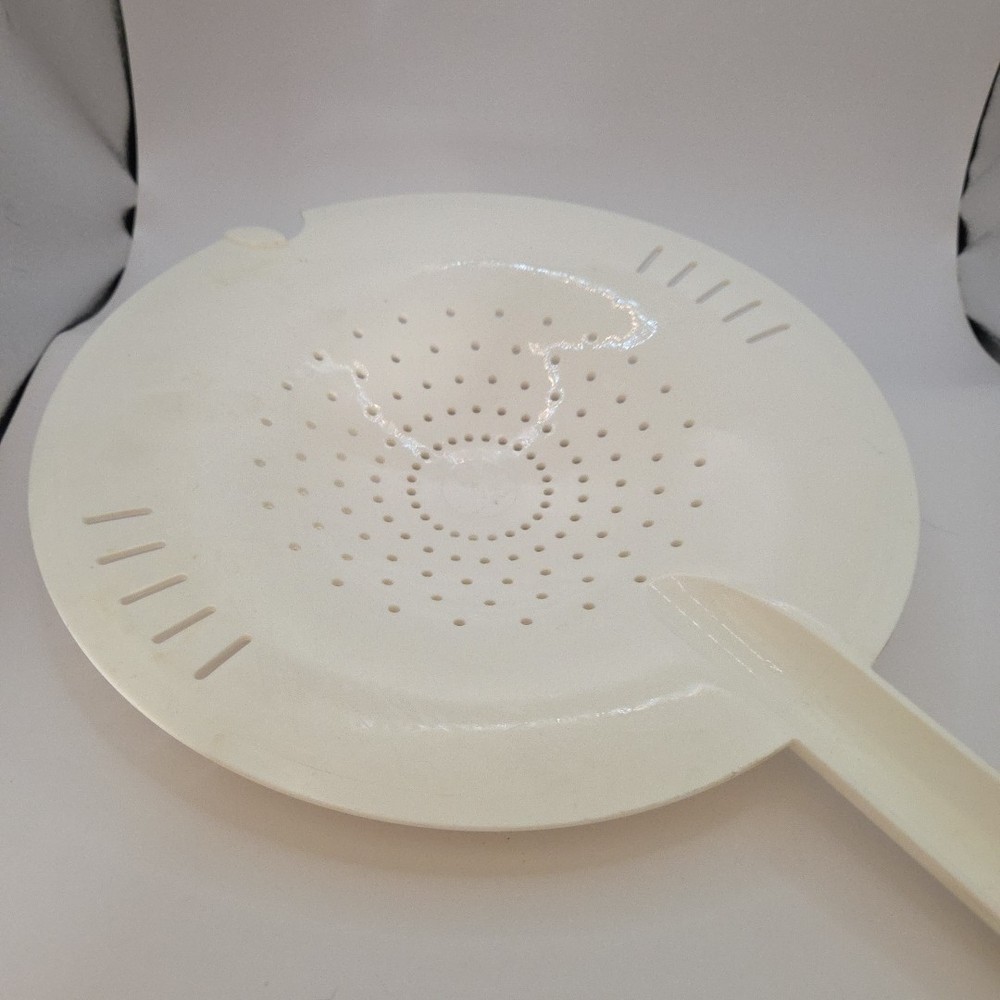 Tupperware Kitchen Tool Colander Strainer With Handle White 2632 Vintage 12"