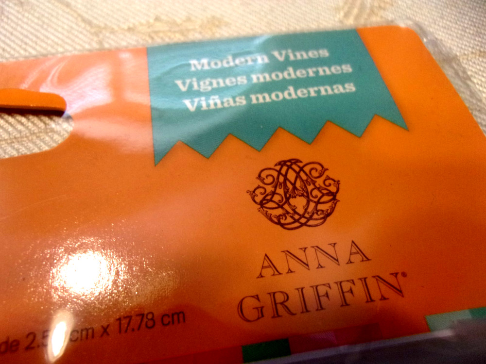 Anna Griffin Embossing Folder Cricut Cuttlebug- Modern Vines