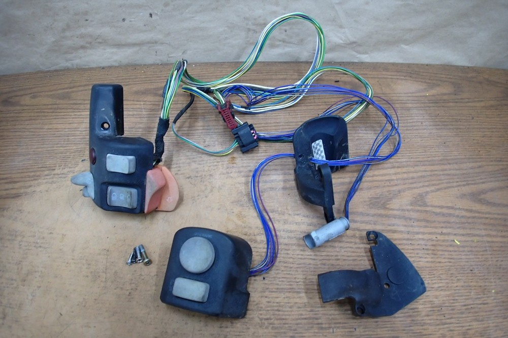 2003 BMW K1200LT LEFT HAND SWITCH CONTROL BUTTON