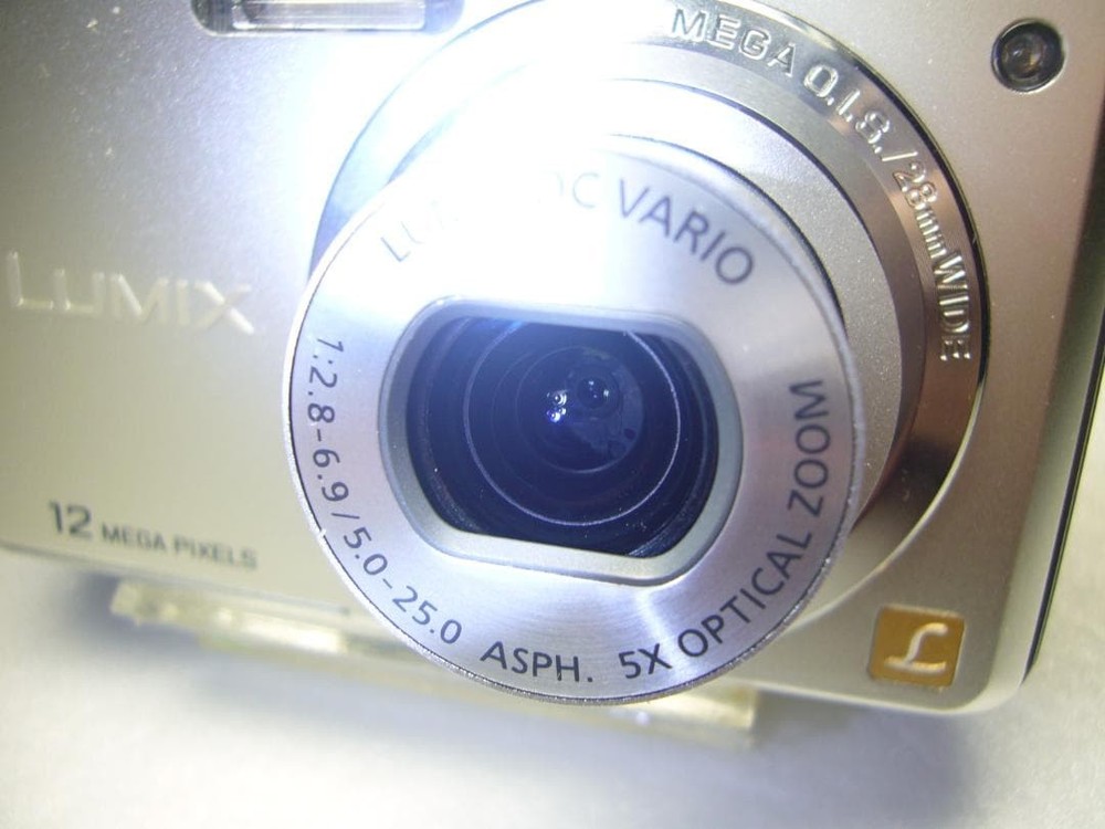 Panasonic LUMIX DMC-FS10 Silver Compact Digital Camera Full Set Tested