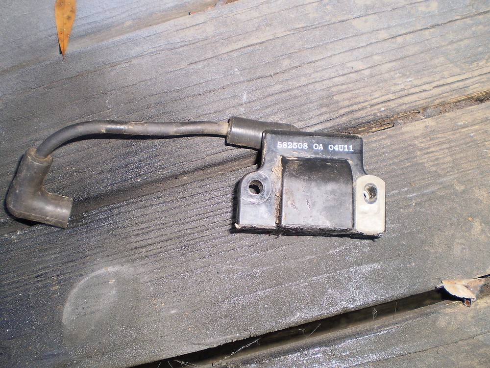 JOHNSON EVINRUDE COIL  WITH LEAD 582508