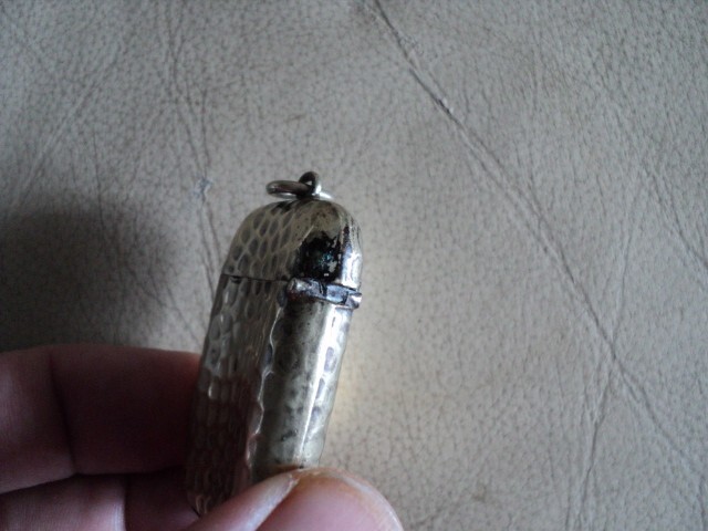 ANTIQUE VICTORIAN HAMMERED SILVER PLATED VESTA CASE