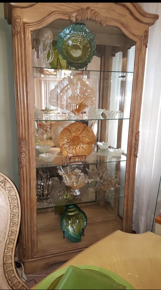 Dining table set for 6 With Extension Leaf Plus China Cabinet. USED