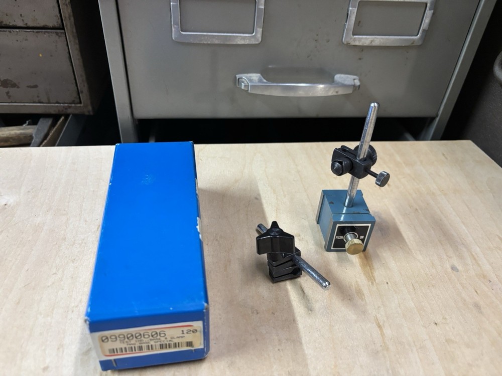 Small Magnetic Base Indicator Holder