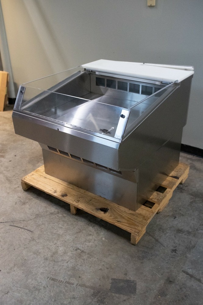 Federal SQ-3CDSS Refrigerated Self Serve Case - New - Open Box