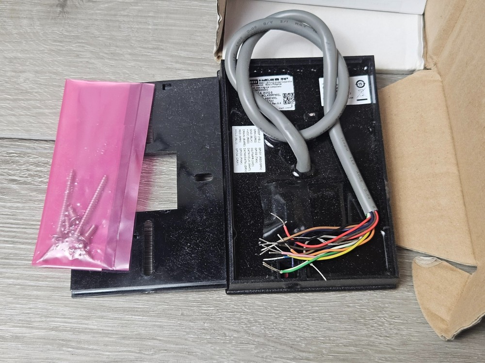 multiCLASS SE RP40 Wall Switch Reader - HID 920LTNNEK0000D