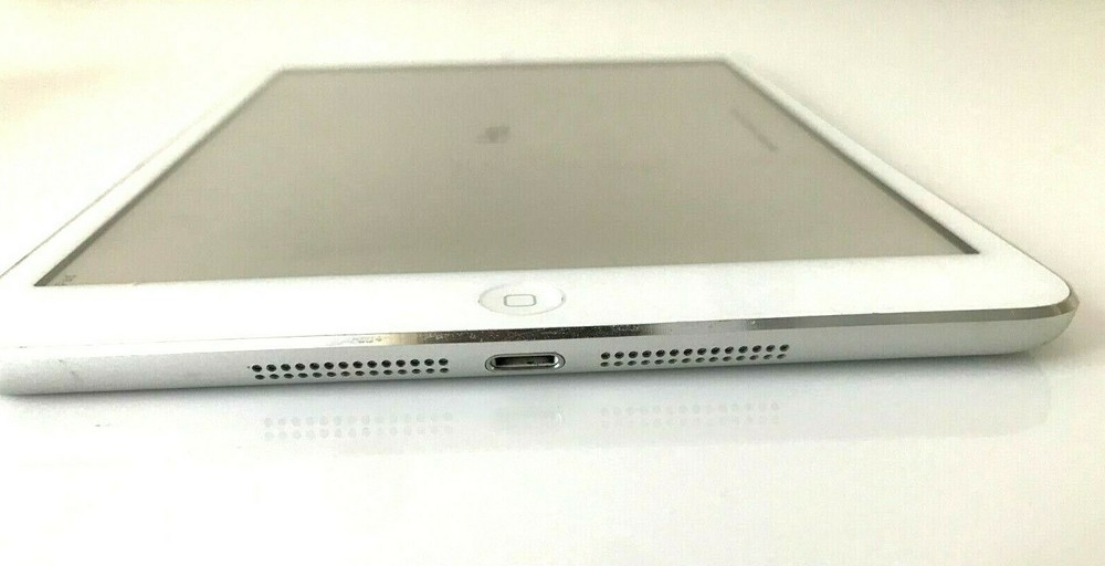 Apple Ipad Mini 2 32 GB WiFi. Silver. Pre-owned. Great Condition.