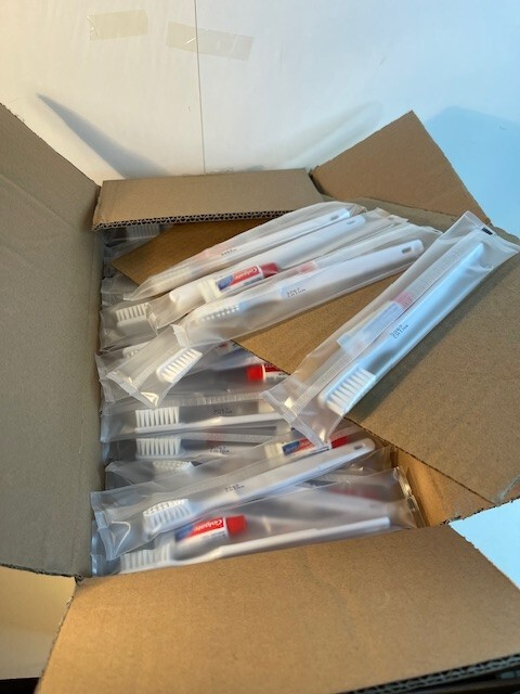 Colgate toothbrush/toothpaste combo packs, each case 144 ea, 5 cases available