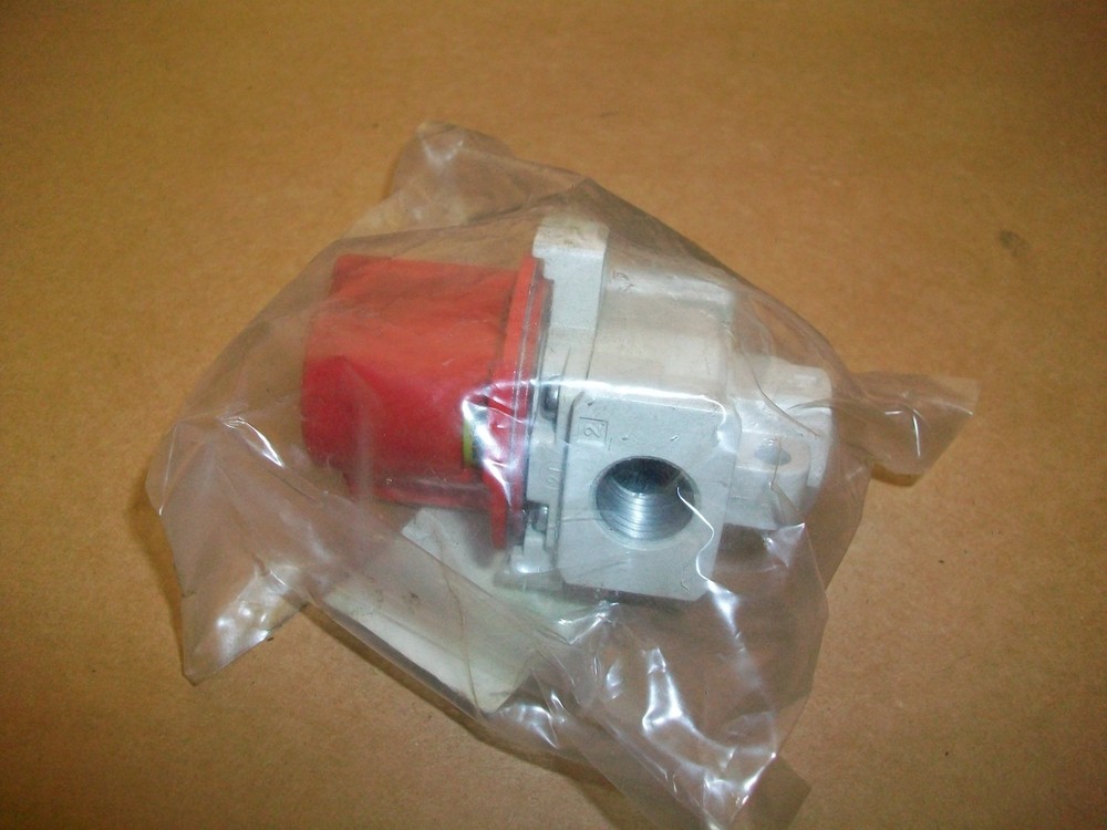 SMC VHS20-02B Lock Out Valve NEW