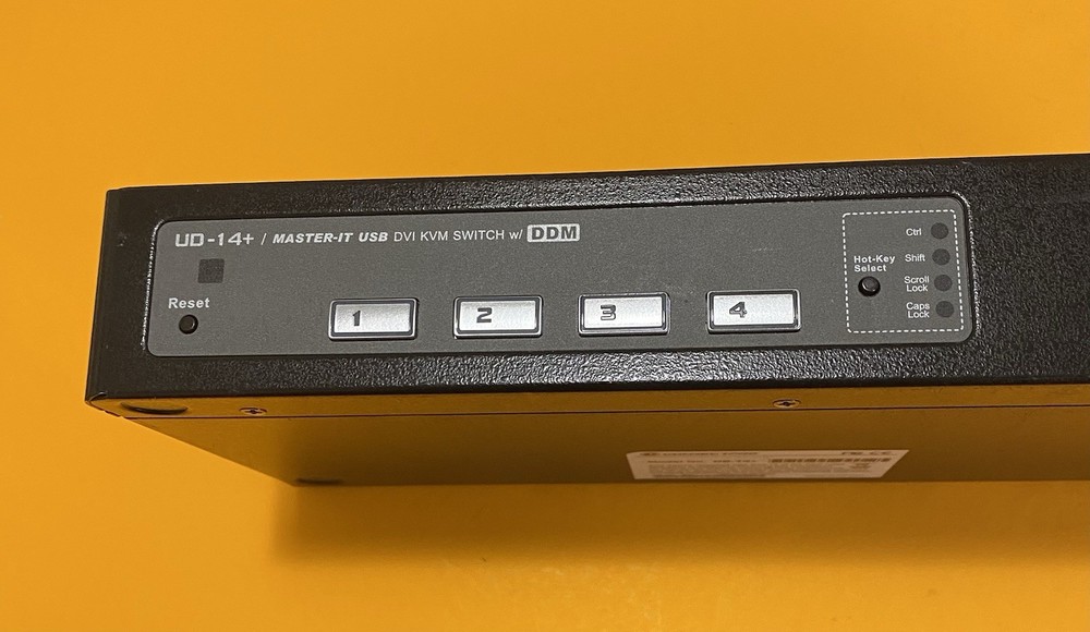 Connect Pro UR-14+CF Master IT USB KVM Switch w/DDM USED