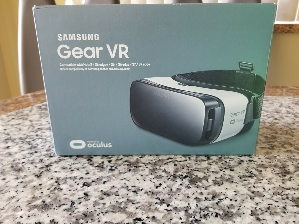 Samsung Gear VR Virtual Reality Headset SM-R322- Used