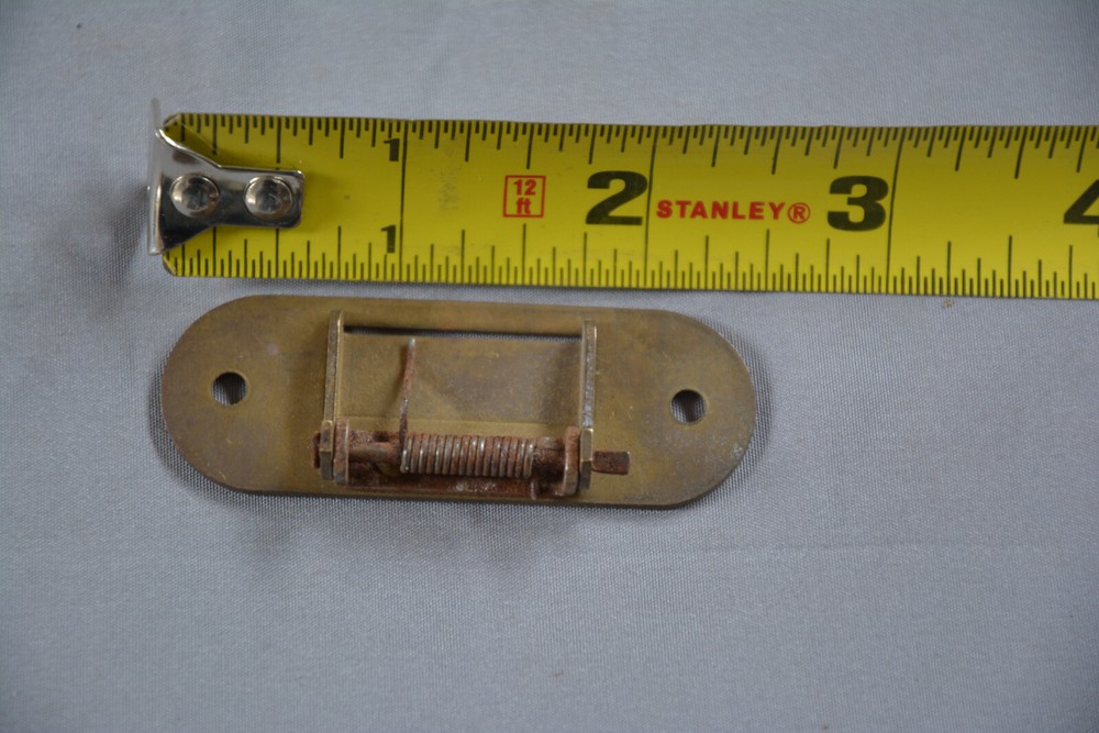 GOOD ANTIQUE SOLID BRASS ROLL TOP DESK TAMBOUR LOCK KEEPER (G52)