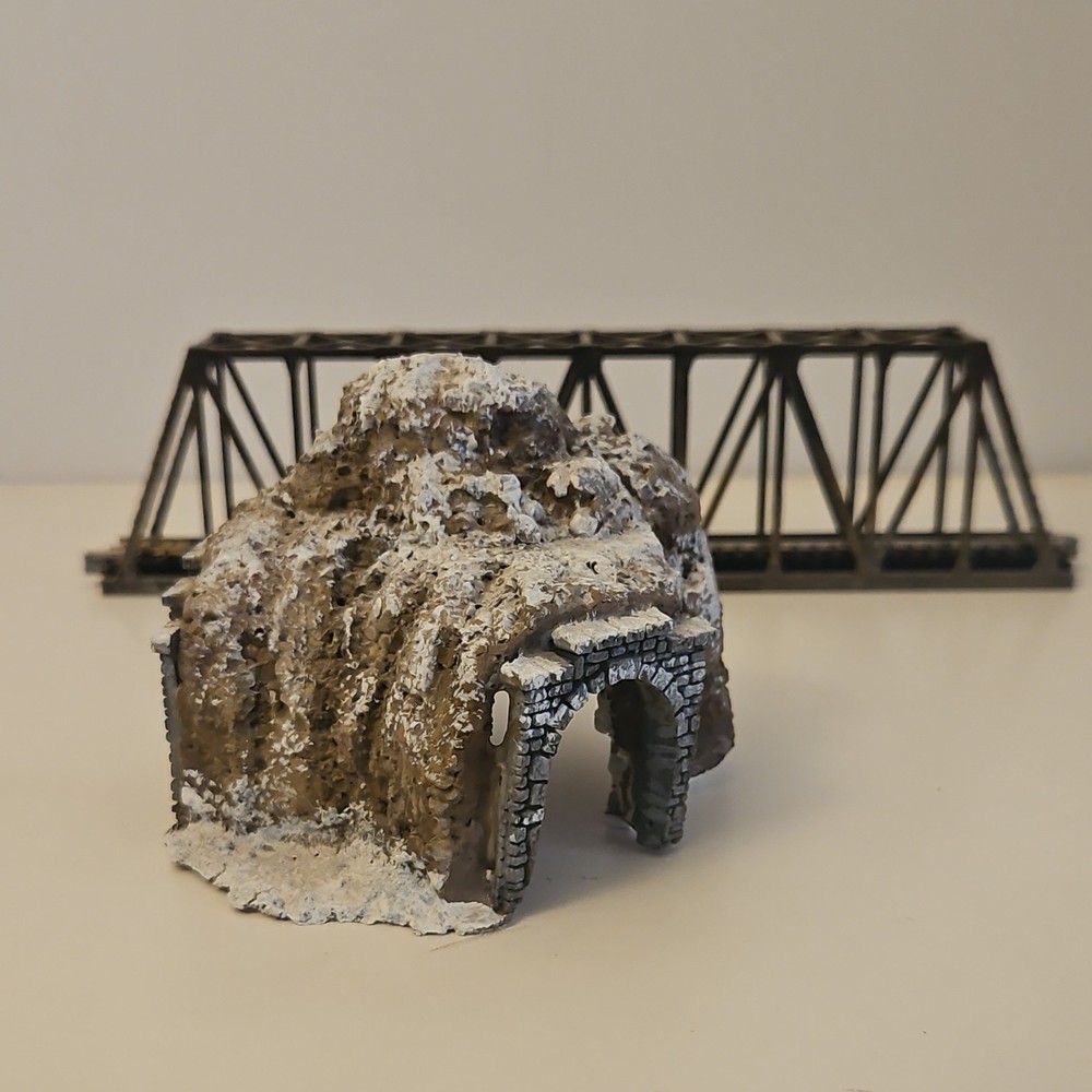 Plastic Brown Gray Bridge & Tunnel Model Railroad Set, Painted