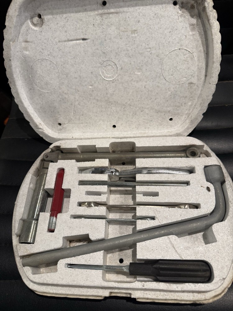 Emergency  Genuine 1984 Alfa Romeo 164 Tool Kit
