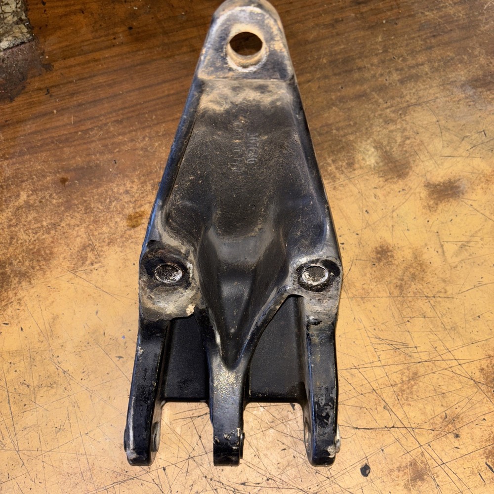 PETERBILT REAR CAB SUPPORT ,MOUNT, BRACKET SUSPENSION MOUNT 29 05988