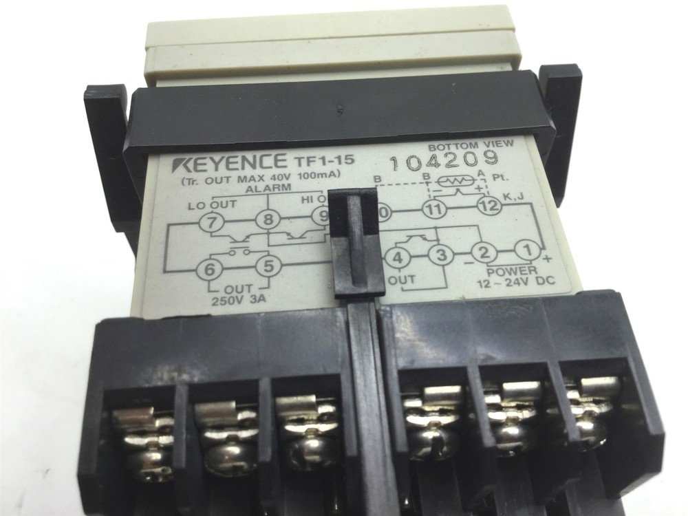 Keyence TF1-15 Temperature Controller Panel Mount Voltage 12-24VDC