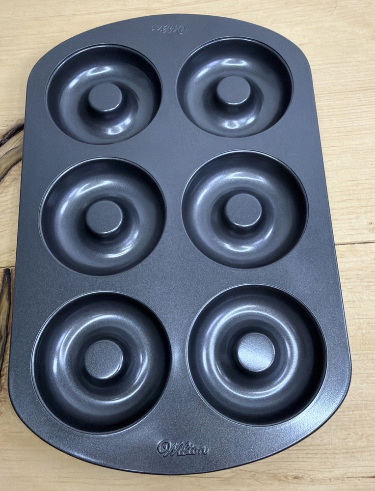 Wilton Doughnut & Twisted Long John 2 piece baking set