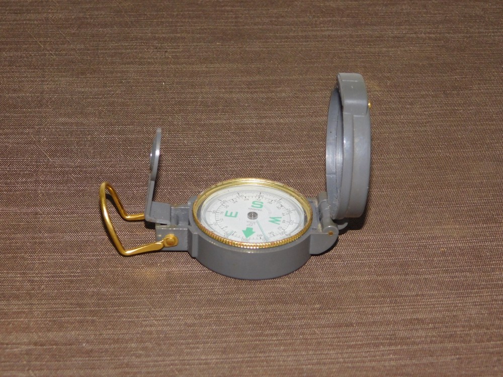 VINTAGE PLASTIC COLEMAN ENGINEER LENSATIC COMPASS