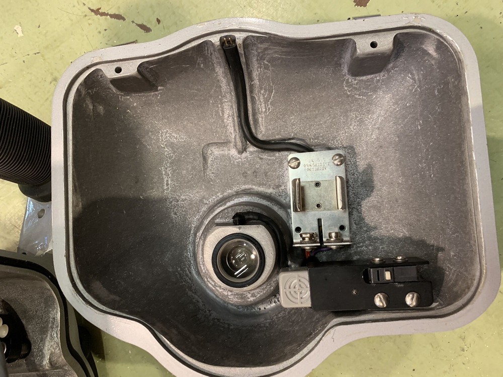 Underwater Scuba camera and flashlight with accessories