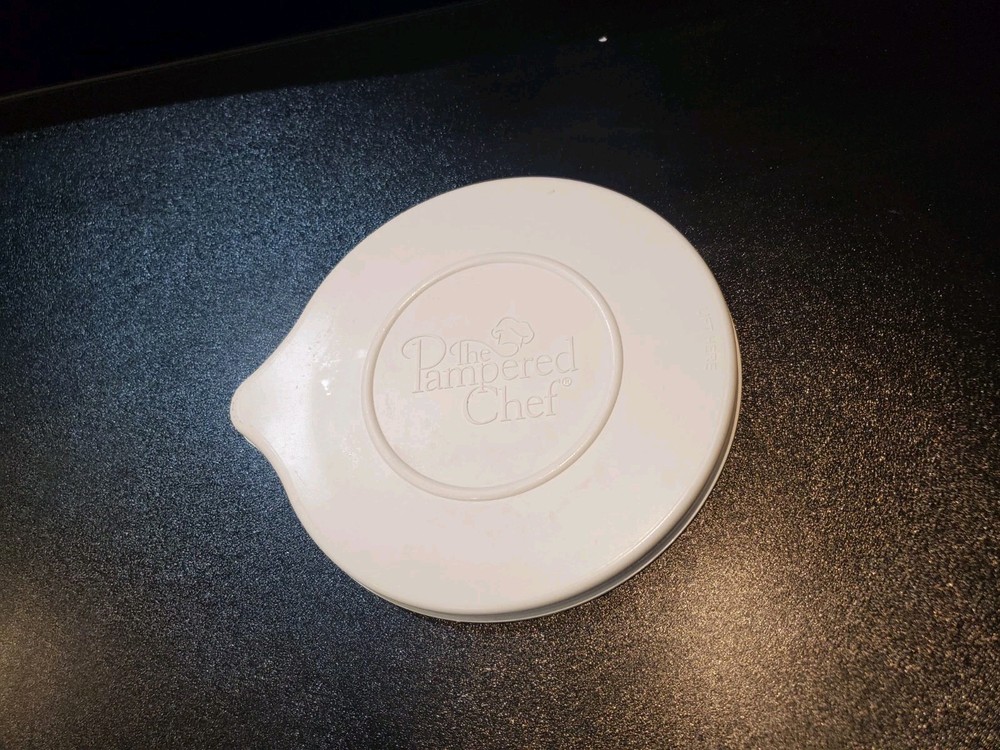 Pampered Chef Replacement Lid for Small Batter Bowl with Spout 1 qt EUC