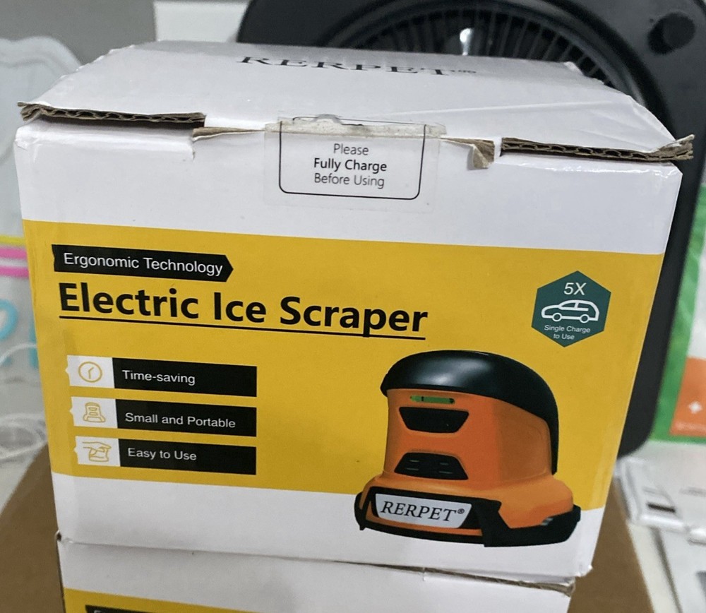 Electric Snow Scraper For Windows and Windshields / Rechargeable
