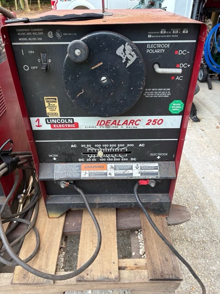 Lincoln IdealArc 250 Stick Welder Code 9992 AC/DC